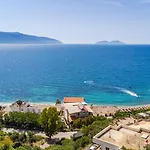 公寓 Exclusive Seafront 3 By Pikhost *