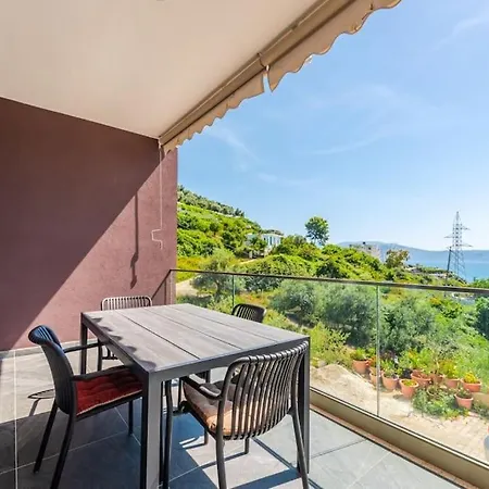 Apartment Exclusive Seafront 3 *