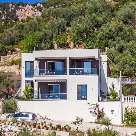 Apartment Exclusive Seafront 3 Vlore