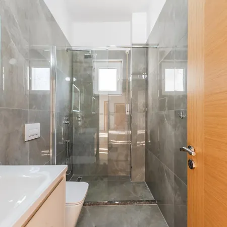 Exclusive Seafront 3 Apartment *