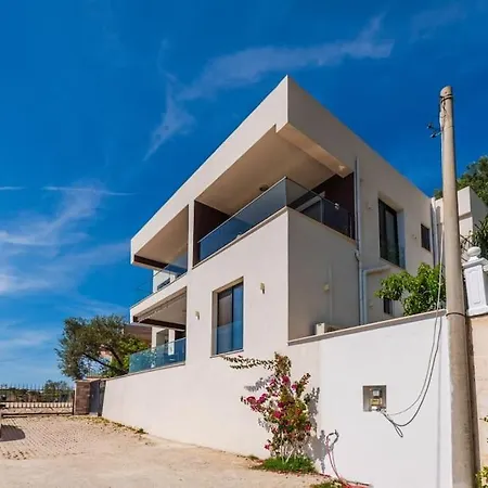 Apartment Exclusive Seafront 3 By Pikhost Vlore