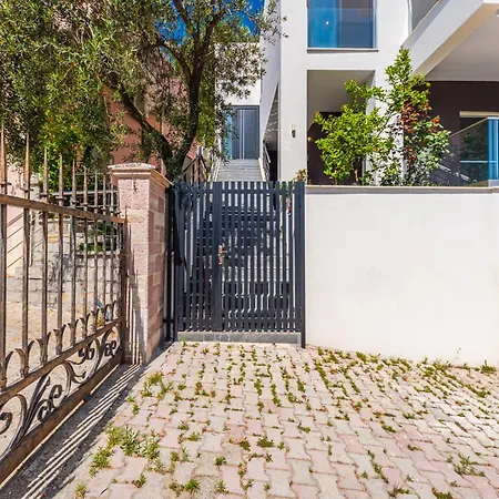 Exclusive Seafront 3 By Pikhost Apartment