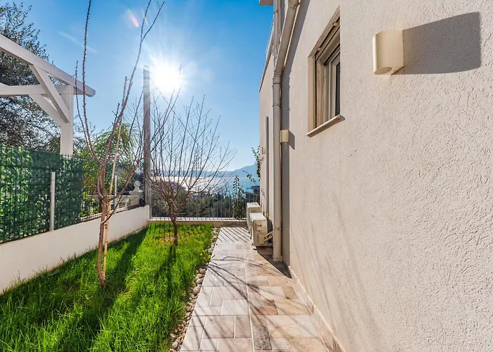 Apartment Exclusive Seafront 3 By Pikhost