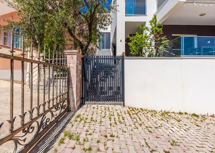 Exclusive Seafront 3 By Pikhost Apartment