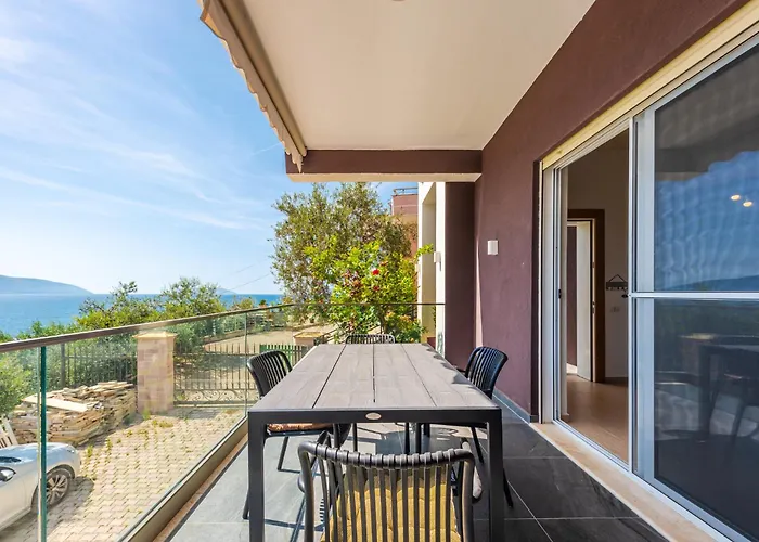 Exclusive Seafront 3 By Pikhost Apartment