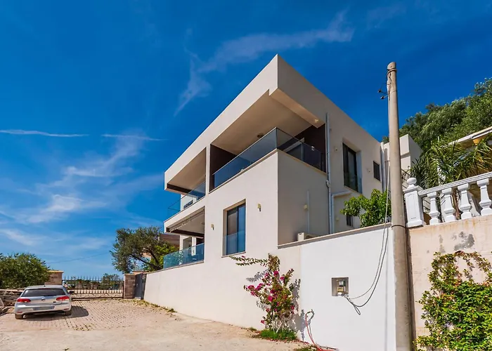 Exclusive Seafront 3 By Pikhost * Vlorë